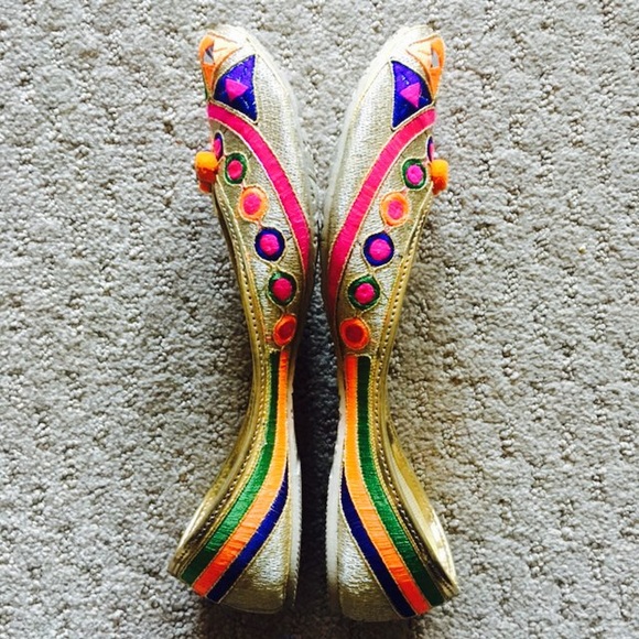 Bright Embroidered Shoes - Picture 7 of 8